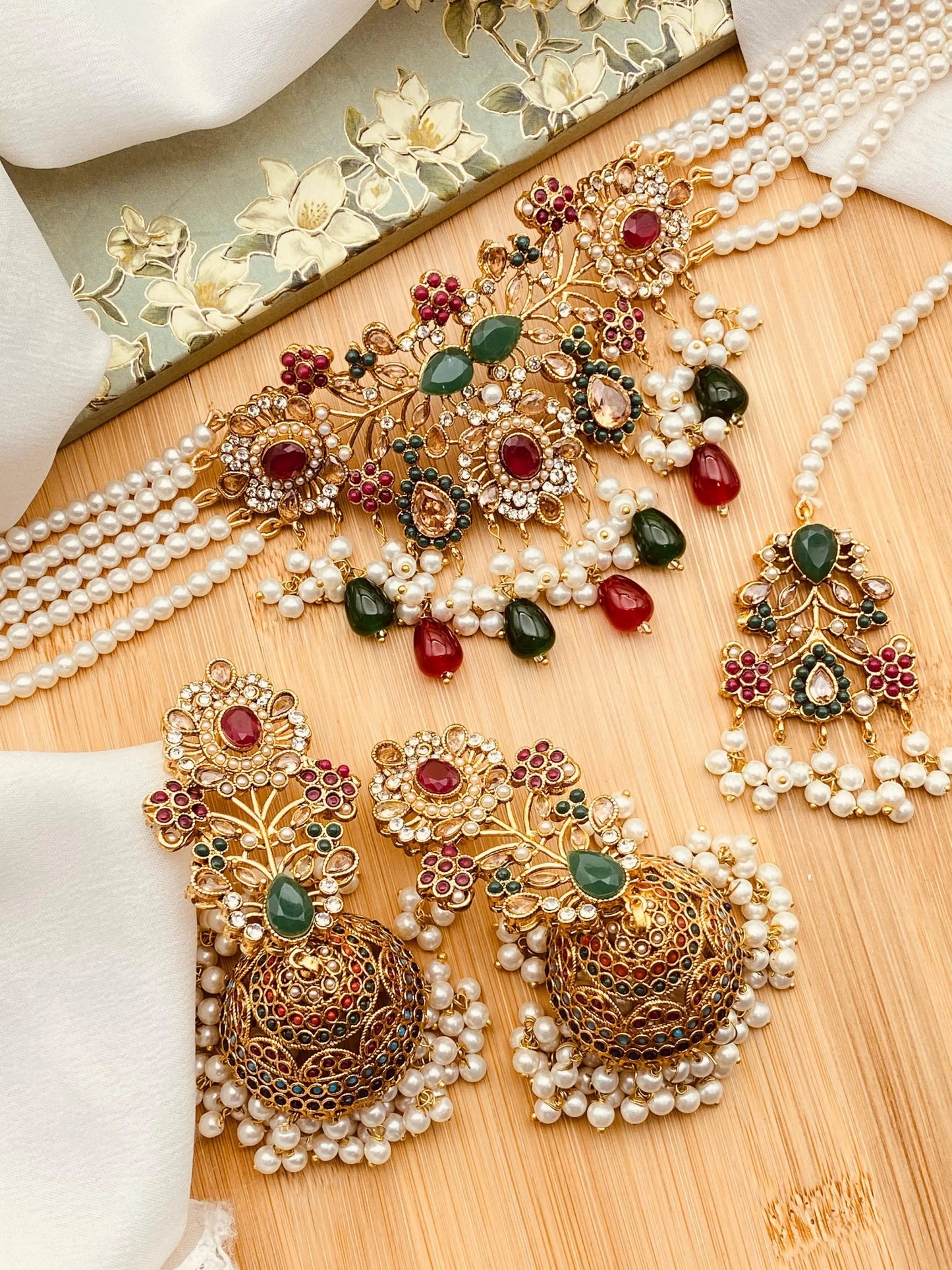 Noratan Chokar Set