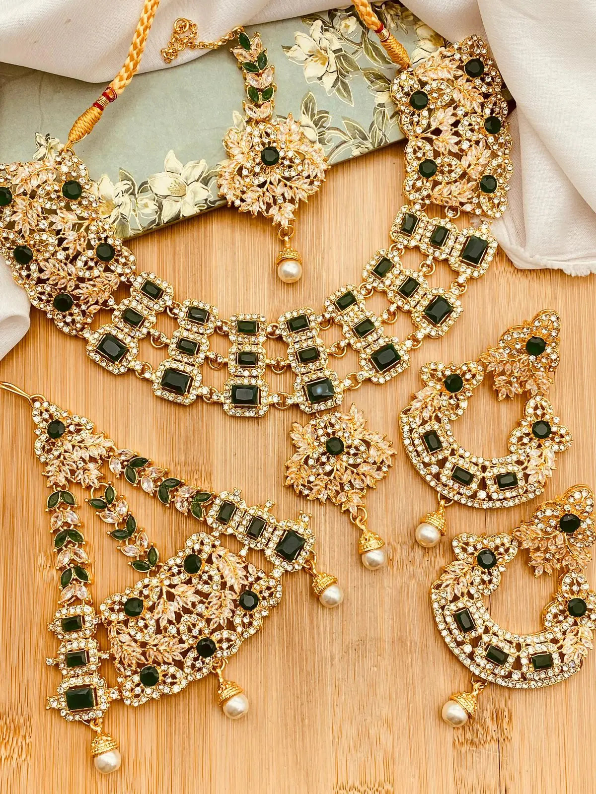 Orchid Zarcon Bridal set