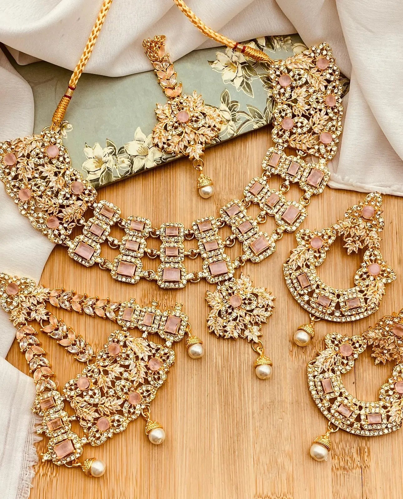 Orchid Zarcon Bridal set