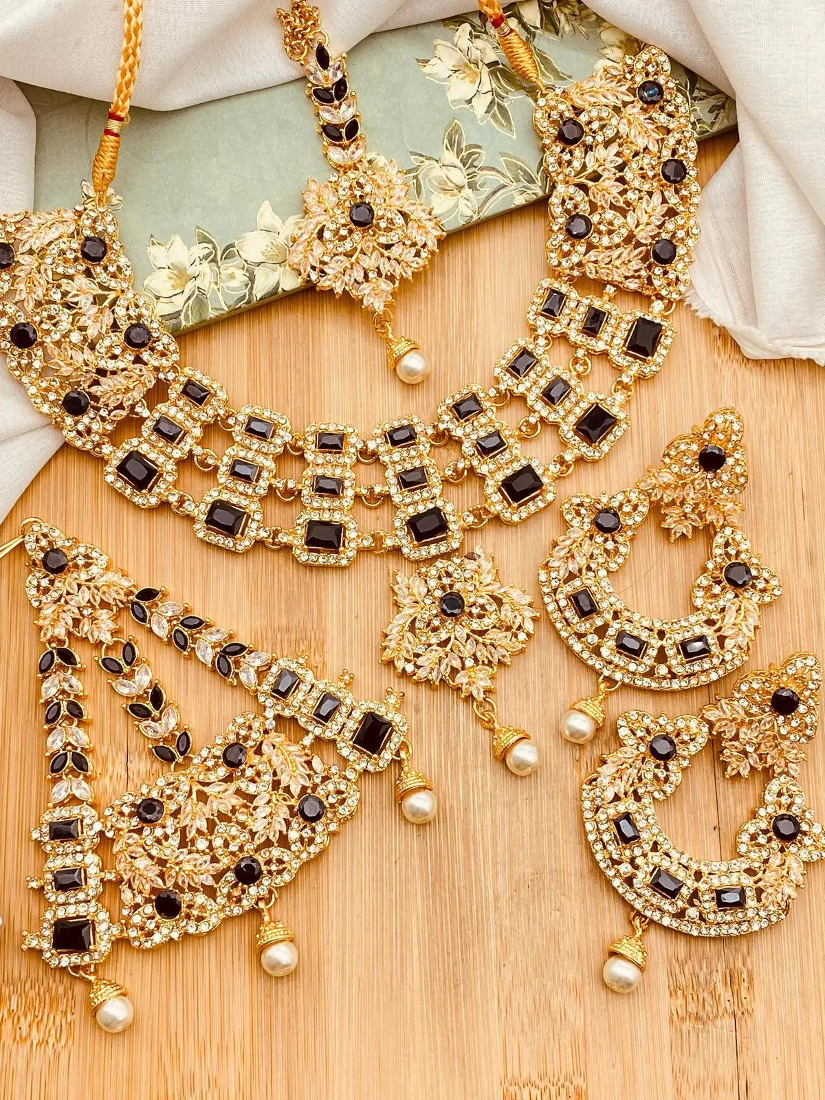 Orchid Zarcon Bridal set