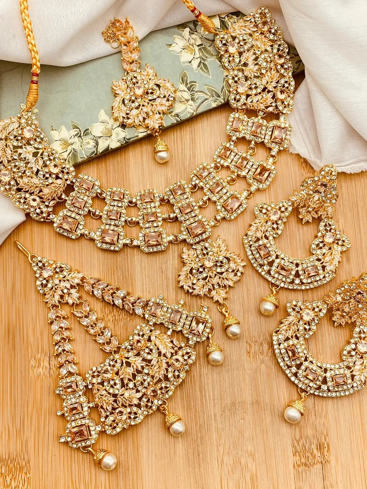 Orchid Zarcon Bridal set