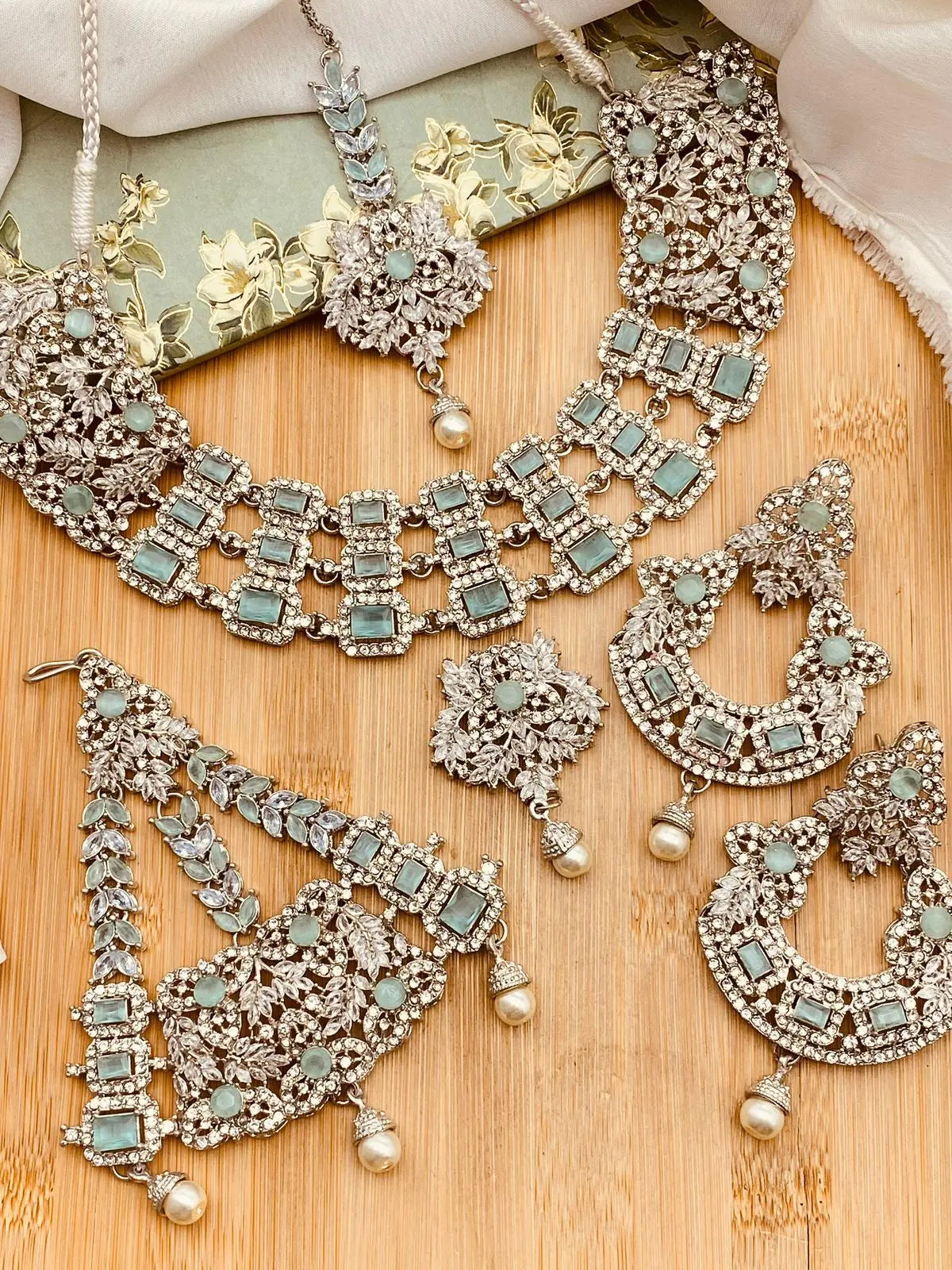 Orchid Zarcon Bridal set
