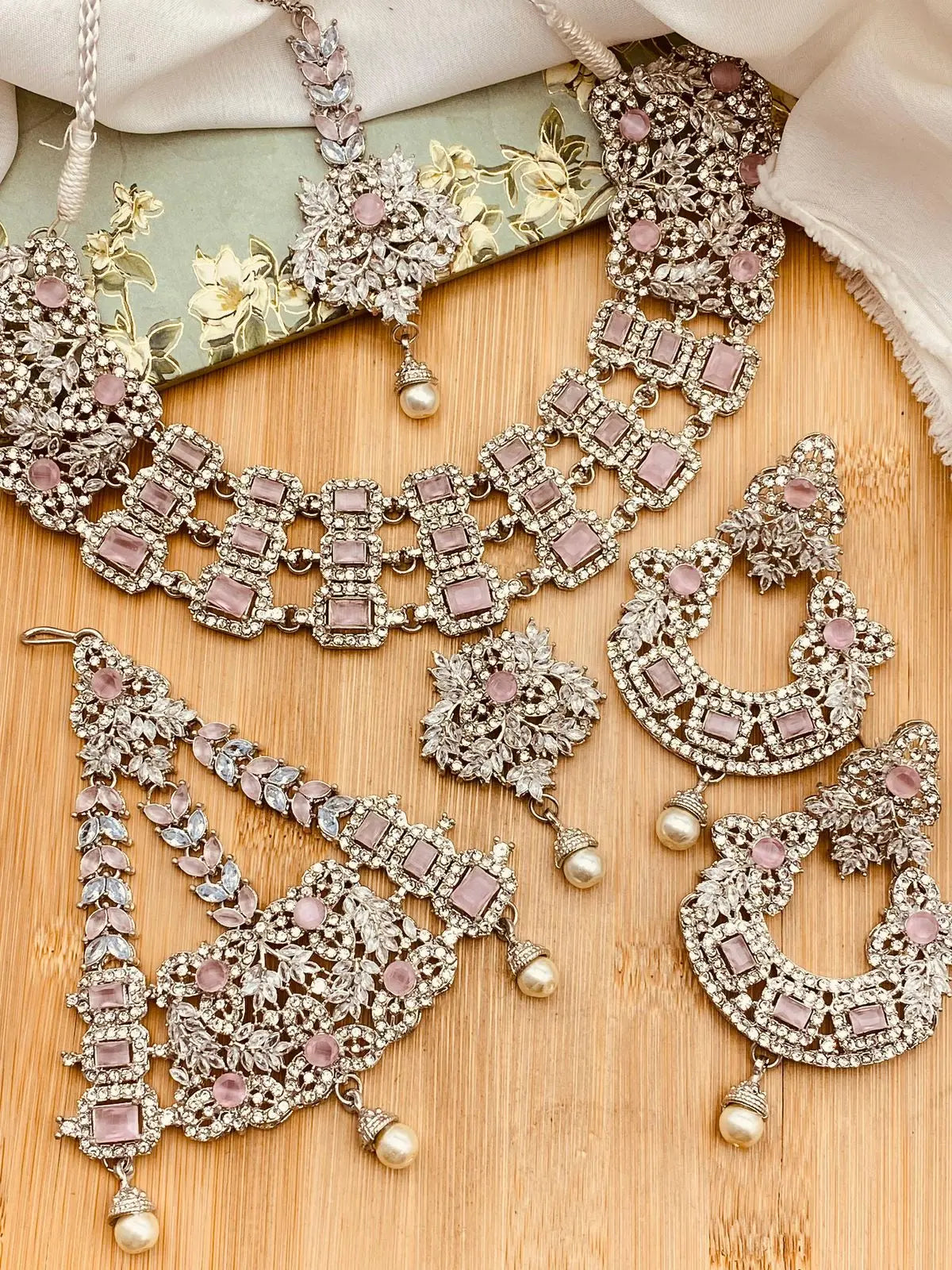 Orchid Zarcon Bridal set
